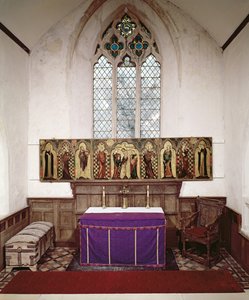 Retabel, das die Kreuzigung mit acht Heiligen darstellt, ca. 1300 von English School